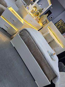 ✨️4pc Queen, King Bedrooms ✨️ Furniture Sectionals, Dining Avail