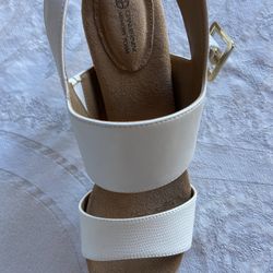 New Giani Bernie size 8.5 sandals