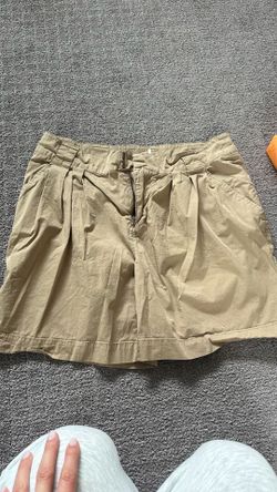 Women’s Khaki Pleated Shorts – Size S/M