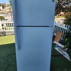 GE 17.5 cu ft white refrigerator