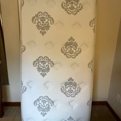 Twin Mercer Cool Gel Memory Foam and Innerspring Hybrid 12”  Pillow Top Mattress