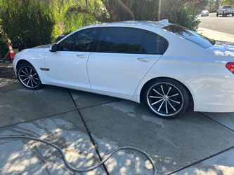 2012 BMW 750