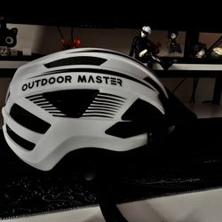 Outdoor Master White Cycling Helmet Size Large Rear Light Detachable Visor