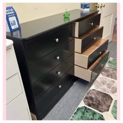 8 drawers dresser / Eight drawers dresser