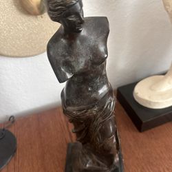 Vinatge Venus de Milo Bronze with black malmor base 16" inches