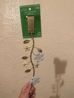 Ashland Flower Wreath Hanger 15 Inch