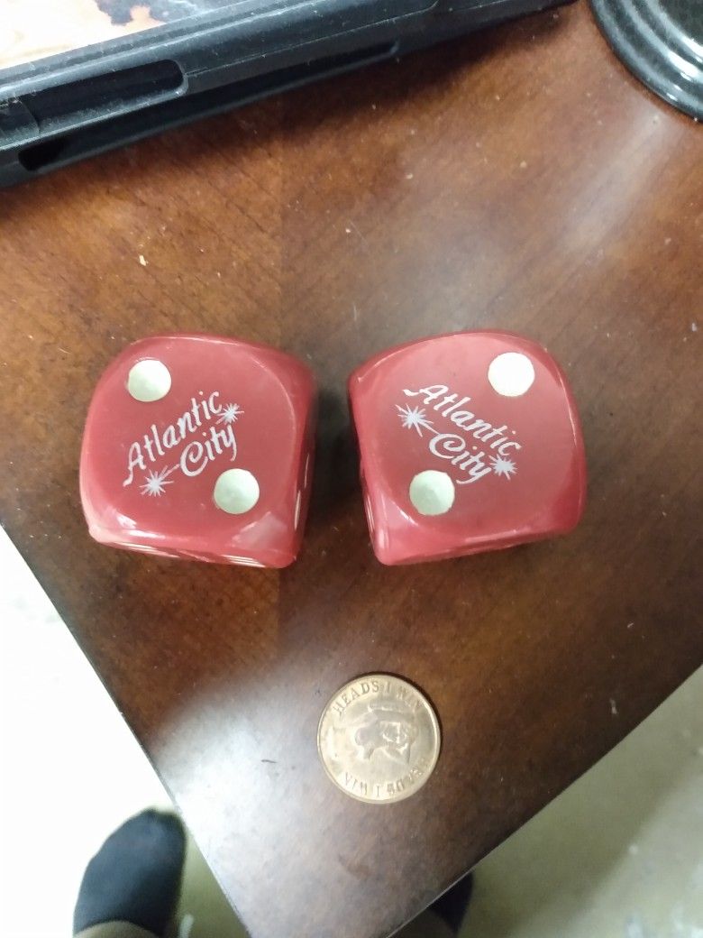 CollectibleTwo Vintage Plastic Atlantic City 1" Dice