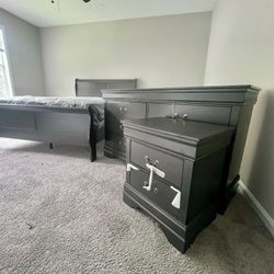 PRICE MATTERS!.. 4 PIECE QUEEN SET $585!..5 PIECE SET $735! PRICE INCLUDES DELIVERY!!