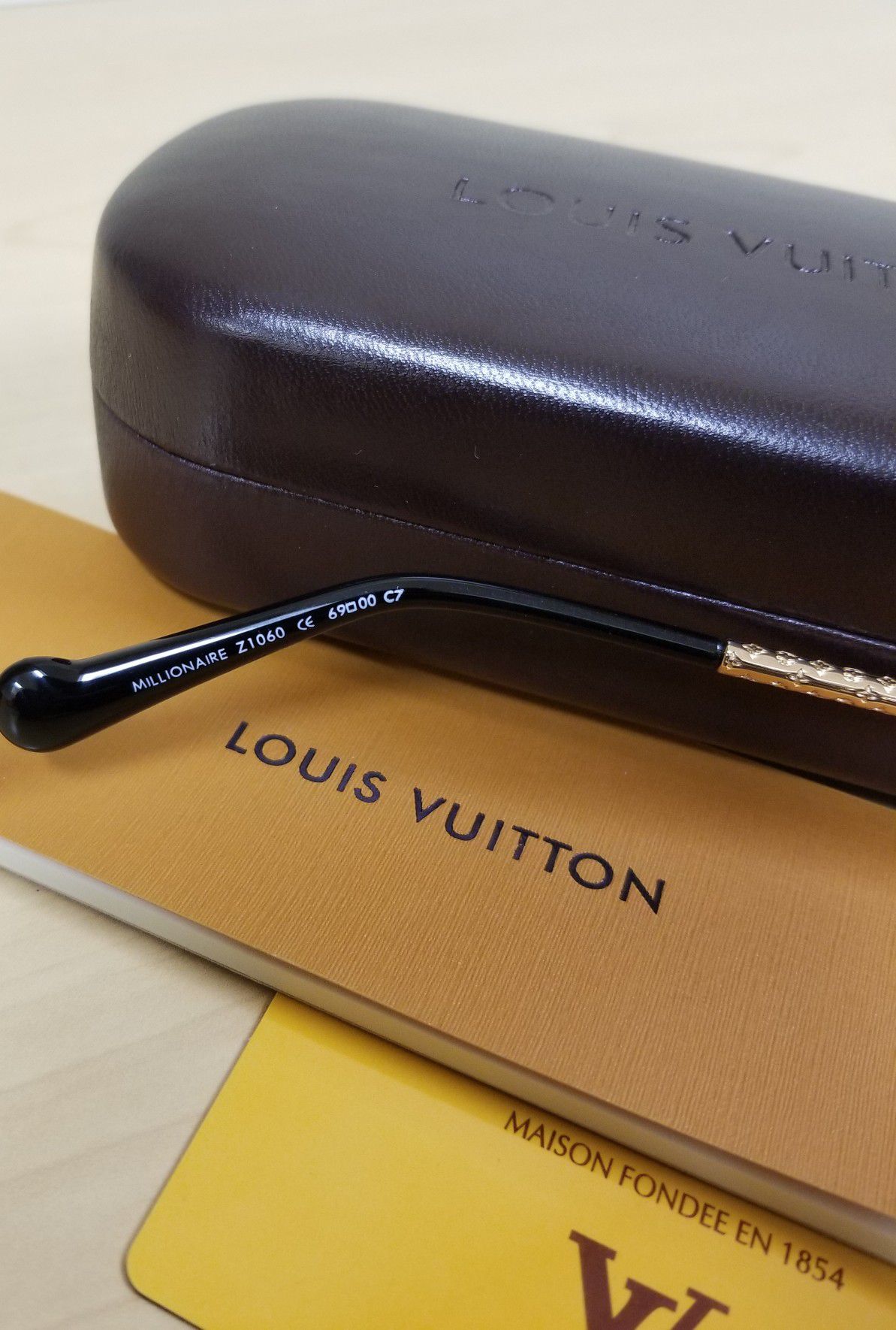 Authentic Louis Vuitton Millionaire Strass LV Drive Z1060