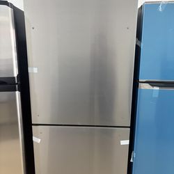 Refrigerator Hisense 31 inches