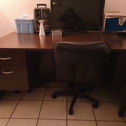 Desk in good condition