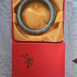Small Jade Bracelet 