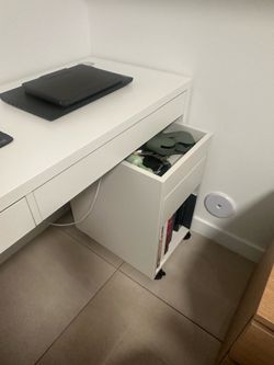Escritorio con silla IKEA