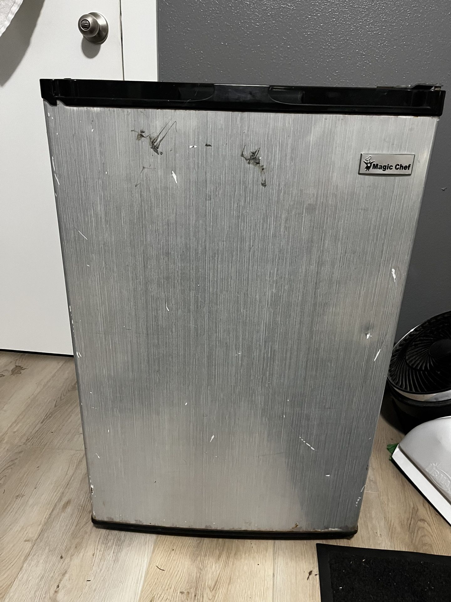 Mini Fridge Magic Chef