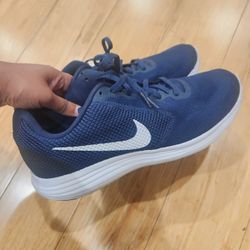 Like New Nike Revolution 3 Running Shoe - Men's US 11