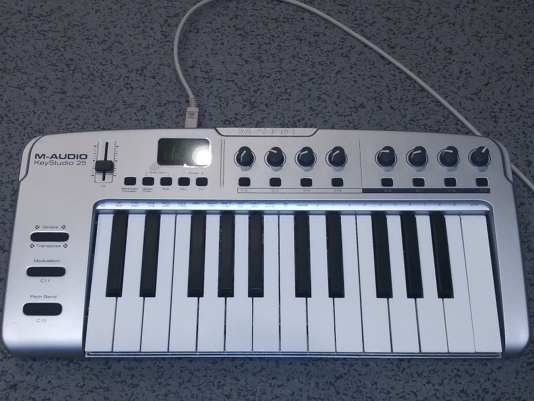 M Audio 25 Key Studio Keyboard