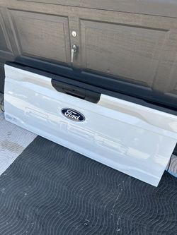 21-26 F150 Tailgate ML3Z(contact info removed)Q Tail Gate OE Ford like new Take Off OEM White F-150 see pictures some cosmetic scratches.