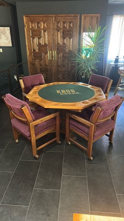 Poker table w 4 chairs