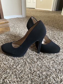 Size 6  Black heels 