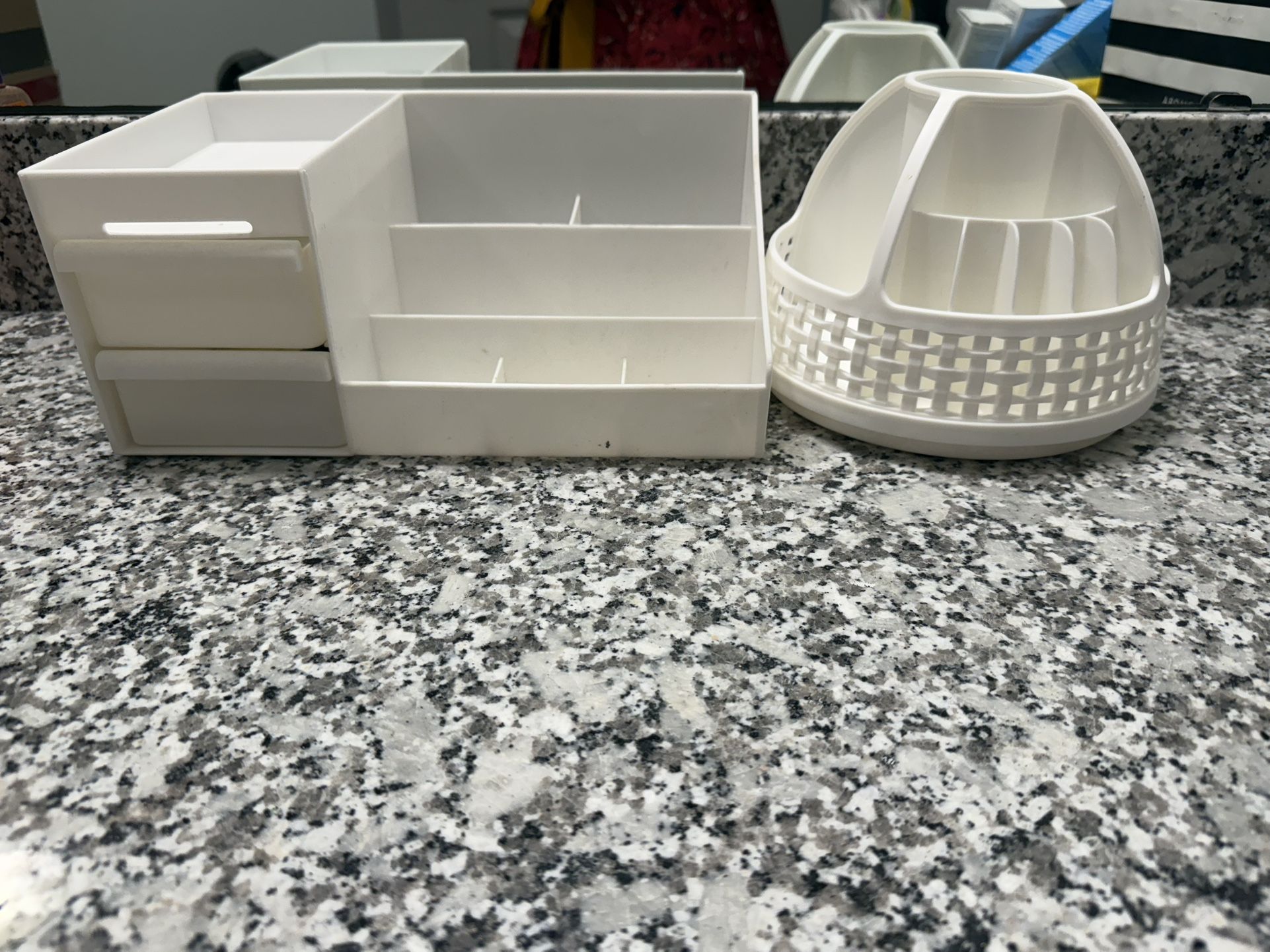 Makeup Organizers – Rotating & Drawer Style