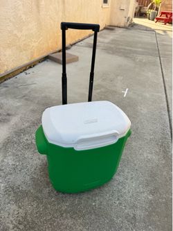 Cooler with wheels