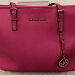 Authentic Pink Leather Michael Kors Bag. 