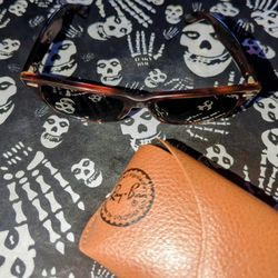 Classic Ray-Ban Sunglasses 🕶️ W/Case
