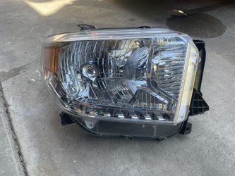 Headlight For 2014-2017 Toyota Tundra Passenger Side