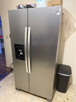 Whirlpool Refrigerator w/Ice maker