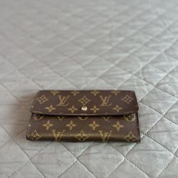 LOUIS VUITTON INTERNATIONAL WALLET Asking $450 Or Best Offer No Trades 