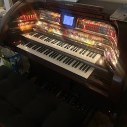 Electric Lowrey Royale Organ Mint Condition