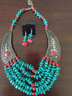 Gorgeous silver necklace with earrings