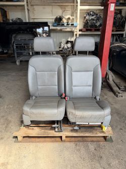 2014-2018 Chevy Silverado / GMC Sierra Front Seats - Light Gray Vinyl Seats OEM