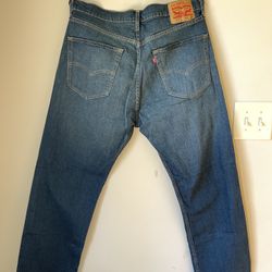 Levi's 505 Jeans Mens 36x30  Straight Leg Regular Medium Wash Blue Denim