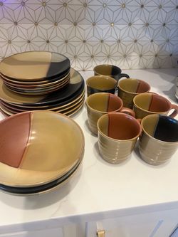 Kitchen Plates, Bowls, and Mugs