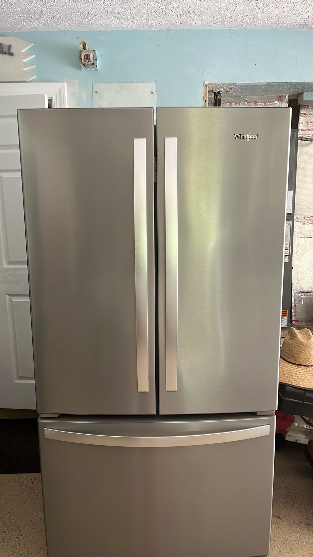 Whirlpool French Door 25 Cubic Feet Refrigerator. Ice Maker And Indoor Water Dispenser.