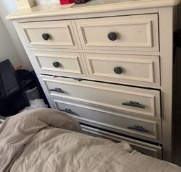 Amazing 5 dresser
