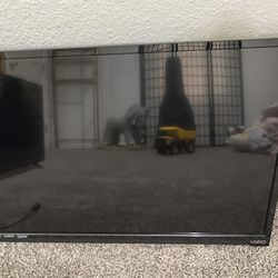 VIZIO 32” Tv