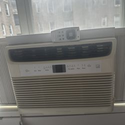 Window AC 1yr Old With Control 