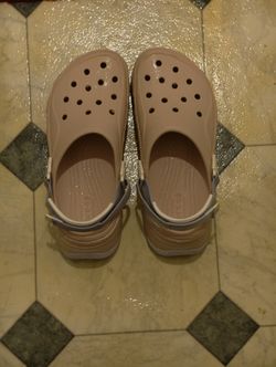 Crocs classic hiker clogs in light pink