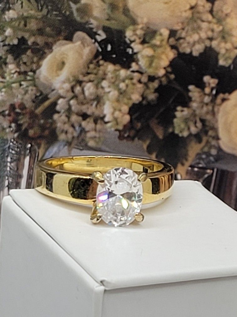 1OK GOLD OVERLAY PRINCESS CRYSTAL STONE RING SZ 8, VERY BEAUTIFUL VINTAGE RING IN GREAT CONDITION.