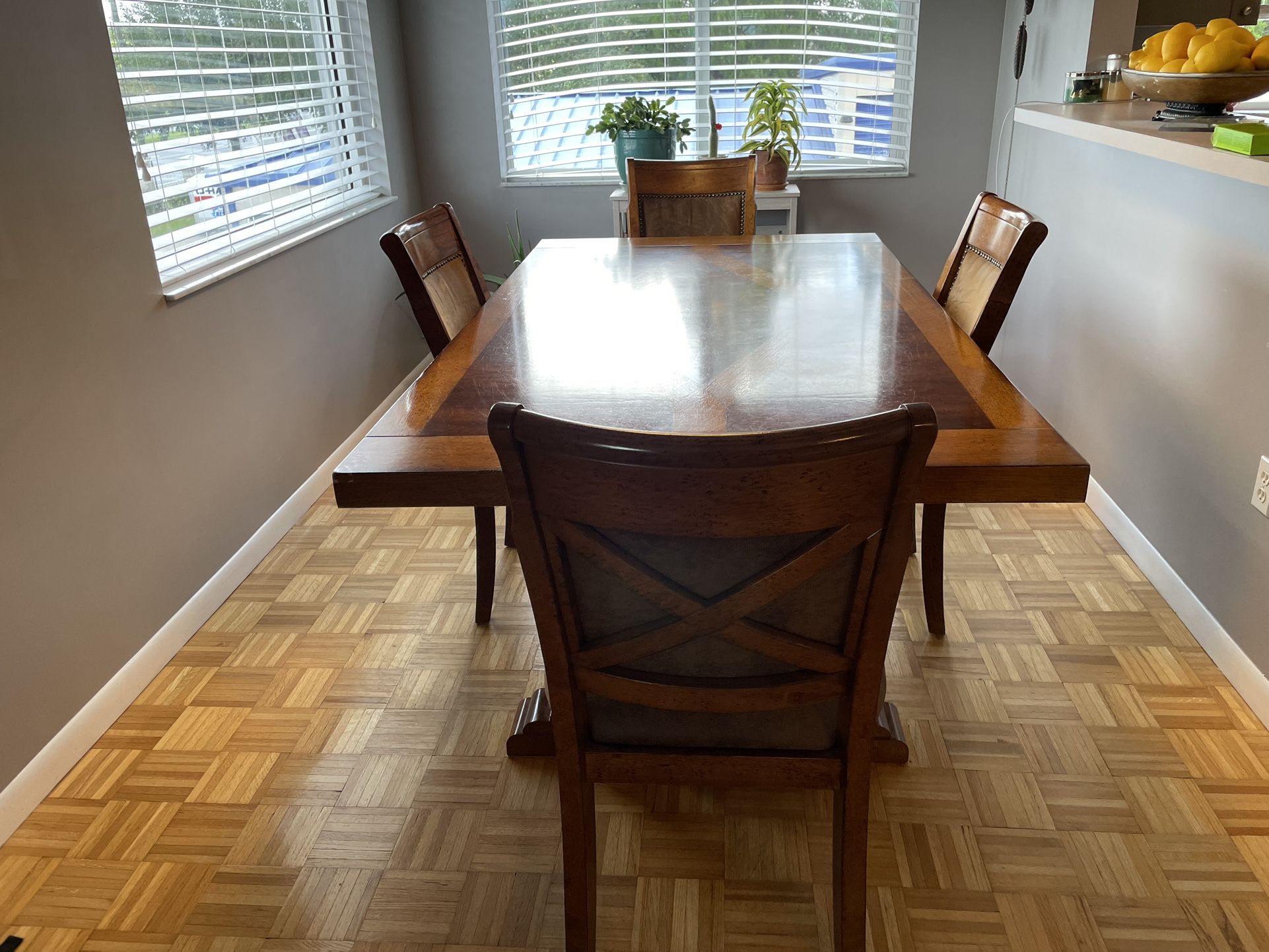 Raymour & Flanigan Solid Wood Dining Room Table And 6 Chairs