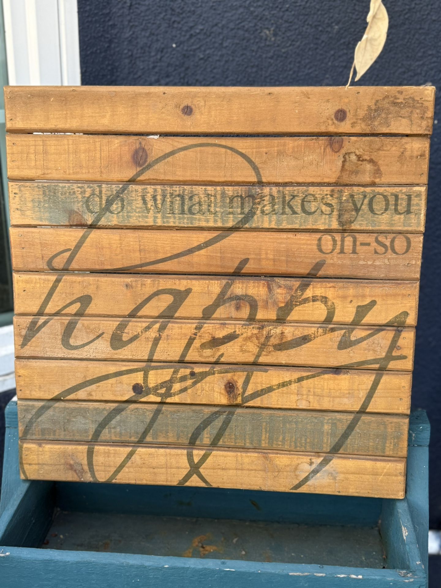 🌿 Rustic “Do What Makes You Happy” Wooden Sign – $15