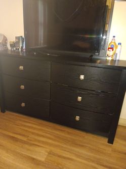 Queen dresser and nighstand