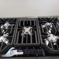 Frigidaire 36” Black 5 Burner Gas Cooktop