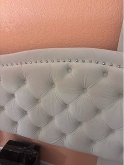 Cream velvet tufted full size bed