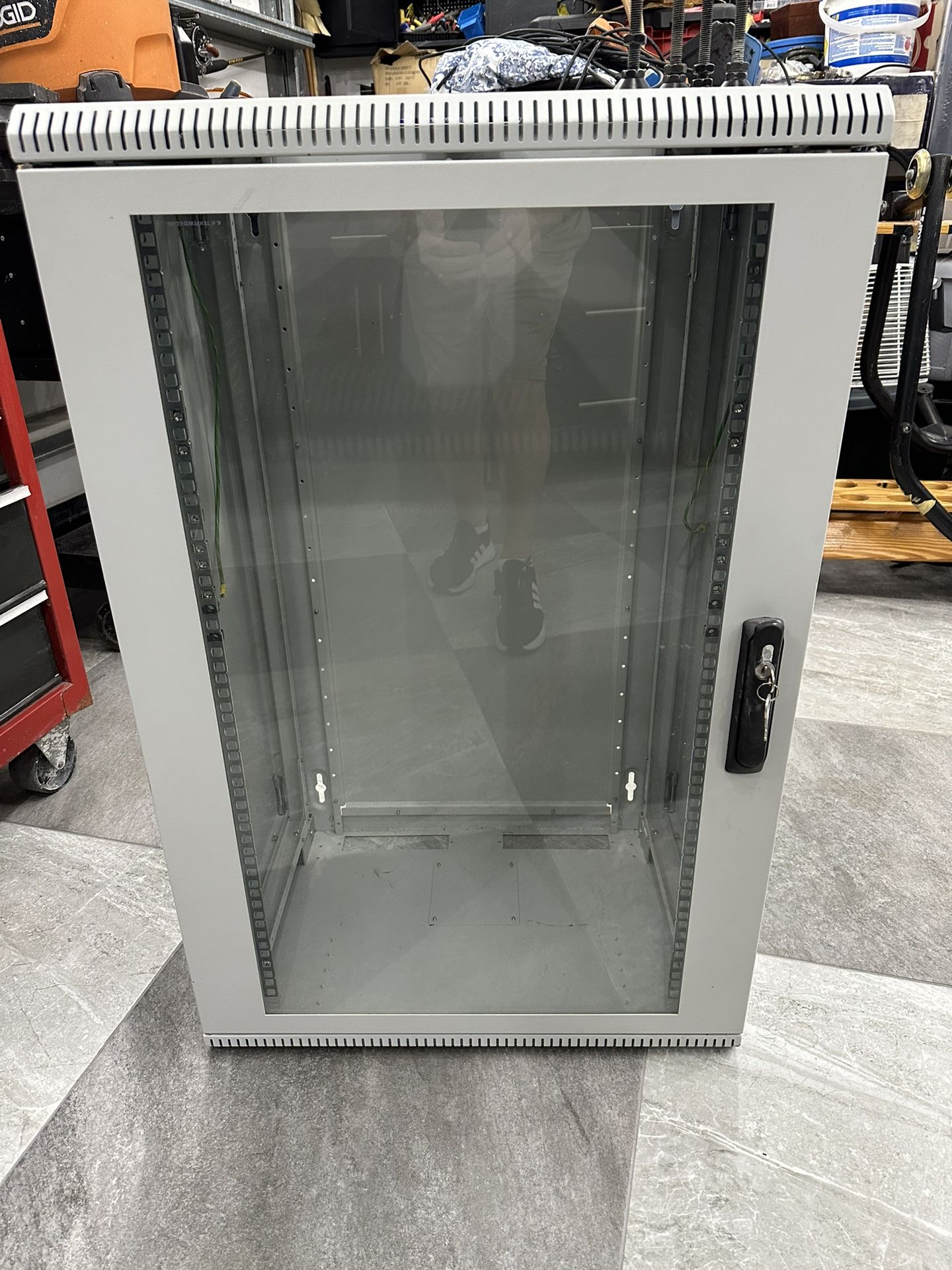 18U  IT Network Data Server Wall Rack Cabinet Vented Door