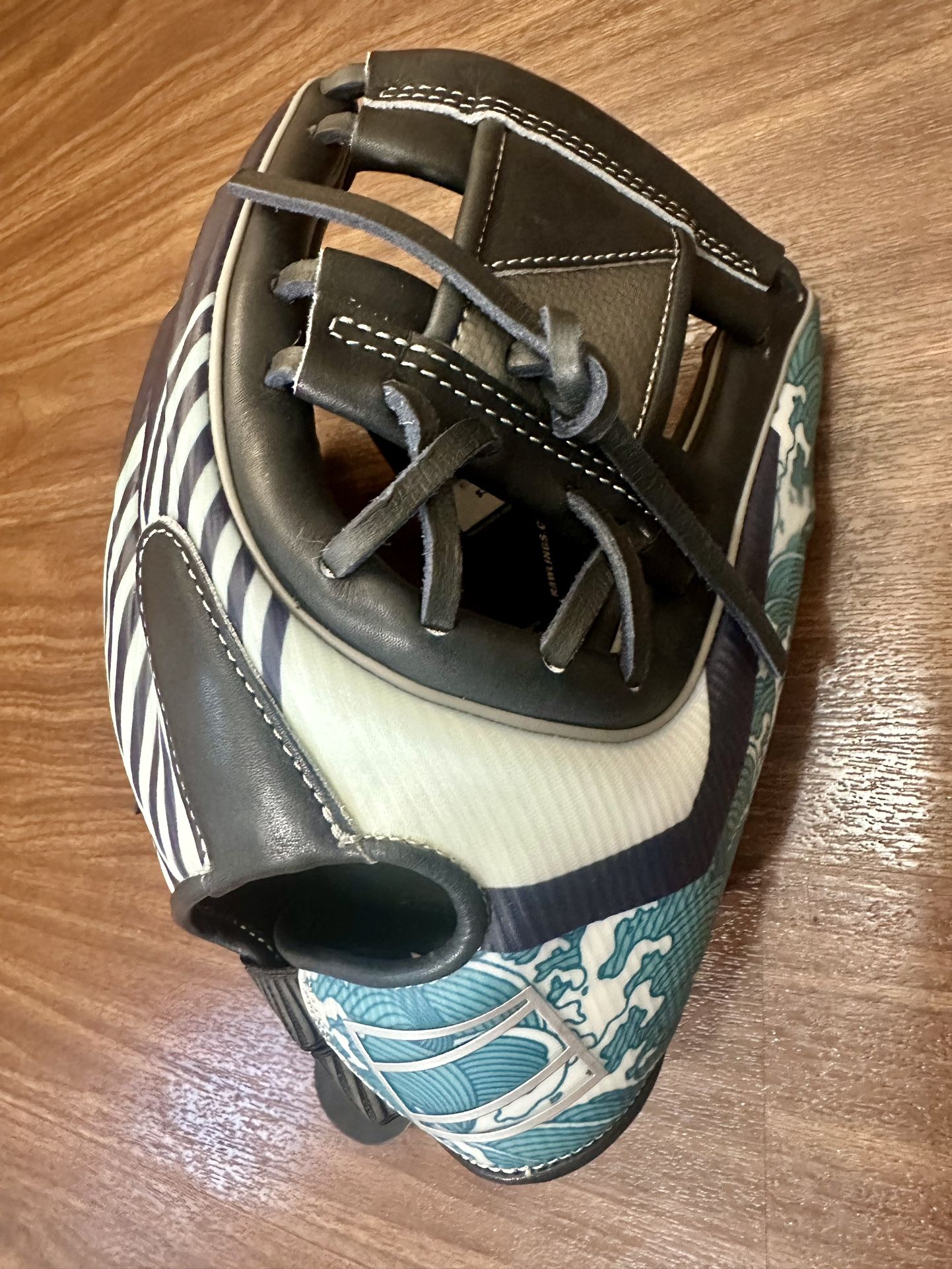 Brand New Glove