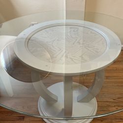 Dining table -Like new