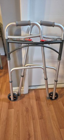 Drive Medical Deluxe (walker)
